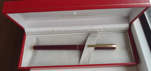 Beautiful vintage maroon white - beautiful,