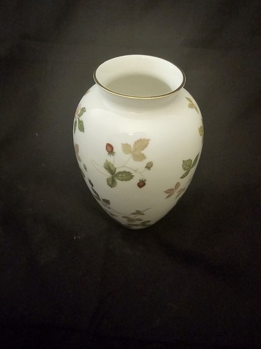 Wedgewood wild strawberry bone - wild,