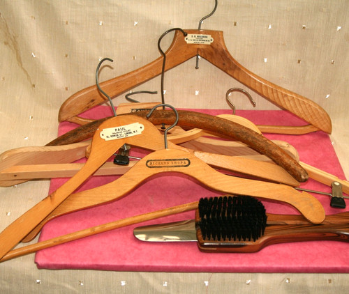 Six vintage wooden coat - six,