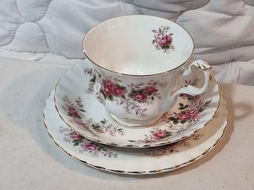 Royal albert bone china trio - royal,