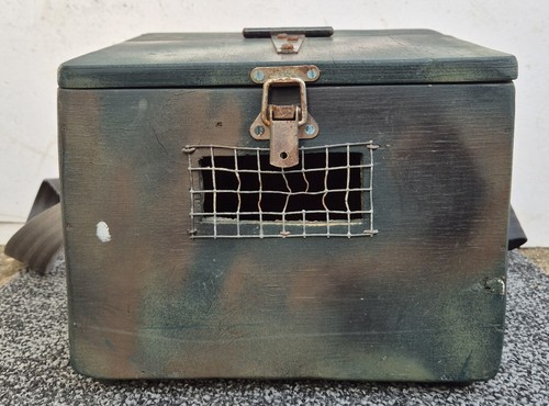 Wooden ferret carry - ferret, lidded