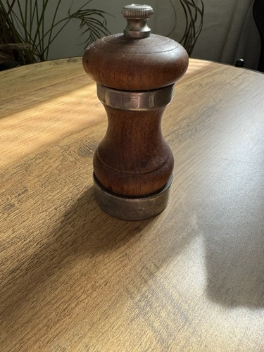 Vintage peugeot frères - peugeot, pepper