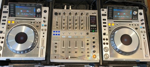 Pioneer cdj 2000 and djm - 2000,