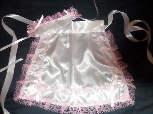 Pretty white satin maid - ,
