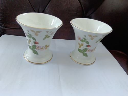 Wedgwood wild strawberry - strawberry, bone