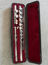 yamaha yfl211s flute with