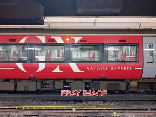 Photo gatwick express sign on - photo,