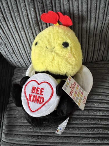 Bee swizzels love hearts 25cm - love,