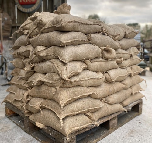 Pre filled hessian sandbags