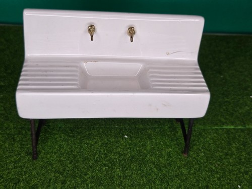 Doll house white - butler, sink