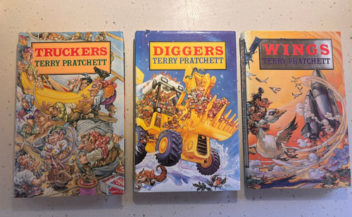 Terry pratchett nome trilogy - terry,