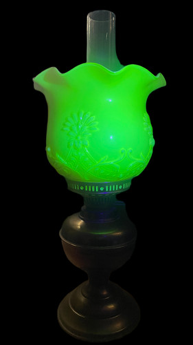 Antique uranium vaseline glass - uranium,