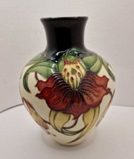 Striking, Moorcroft, Anna Lily