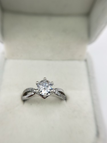 Elegant clear gemstone - clear,