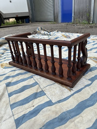 Old vintage librarian carved - vintage,