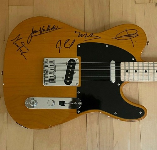 Maroon signed electric - *,