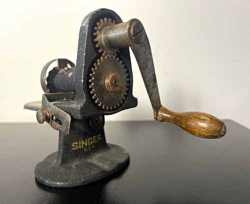 Vintage 1930s singer - 1930s,