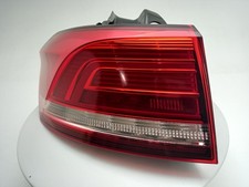 VOLKSWAGEN PASSAT Tail Light