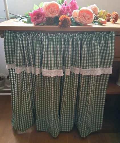 Under counter curtain - in, green