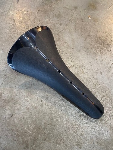 Kuwahara plastic saddle - , old