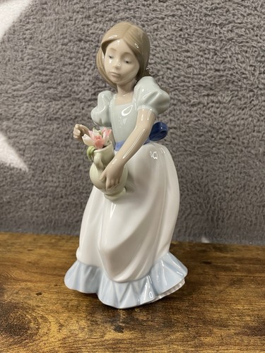Nao lladro girl - nao, with