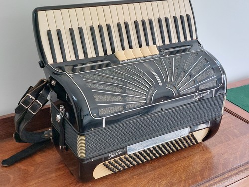 Soprani 120 bass accordion - ,