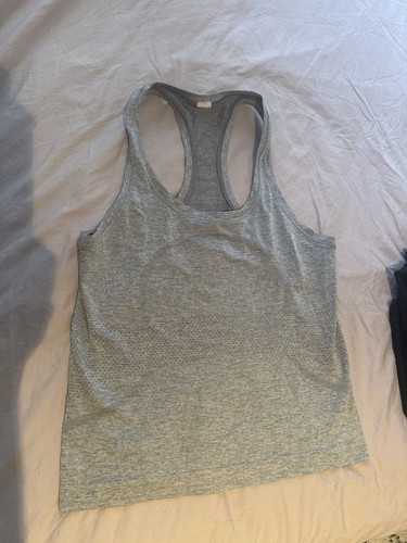 Lululemon women gym top size - gym,