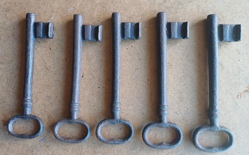 Cast iron skeleton keys - keys,