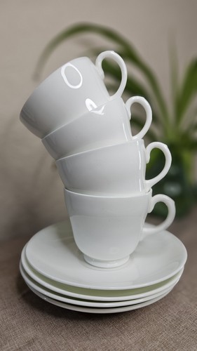 Wedgwood whitr tea cups and - whitr,