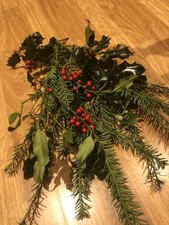 Xmas Wreath Foliage 1kg Box - Inc Evergreen Mix, Ivy, Holly & Mistletoe