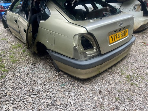 Toyota avensis 2001 5door fuel - avensis,