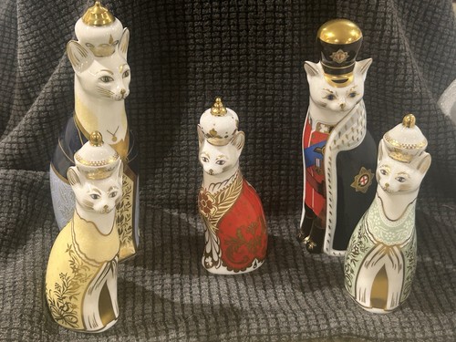 Complete set royal - of,