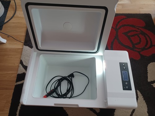 Portable compressor fridge