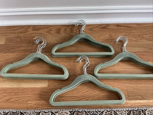 Green velvet hangers - velvet, lot