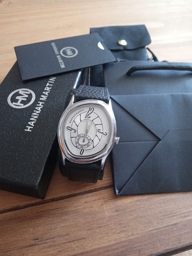 Unisex quartz watch - quartz,