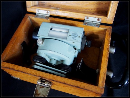 Vintage mom theodolite wooden - theodolite,