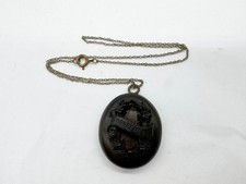 ANTIQUE VICTORIAN FORGET ME NOT MOURNING LOCKET WHITBY JET / VULCANITE