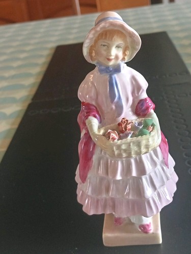 Royal doulton lady figurine - royal,