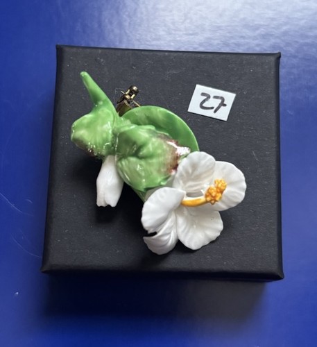 Vintage porcelain brooch with - porcelain,