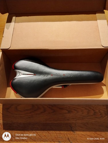 Felt anatomic road saddle - felt,