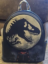 Bnwt loungefly jurassic park - loungefly,
