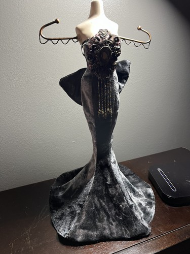 Sarna embellish lady - s,