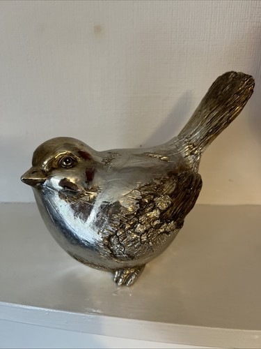 Well detailed resin bird - well,