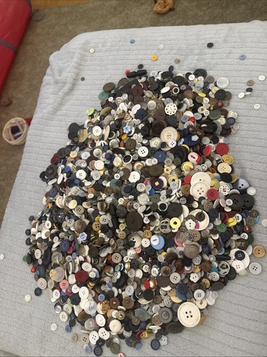 3kg mixed buttons job lot - 3kg,