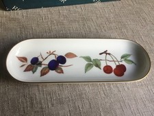 Royal Worcester Evesham, gold mint tray