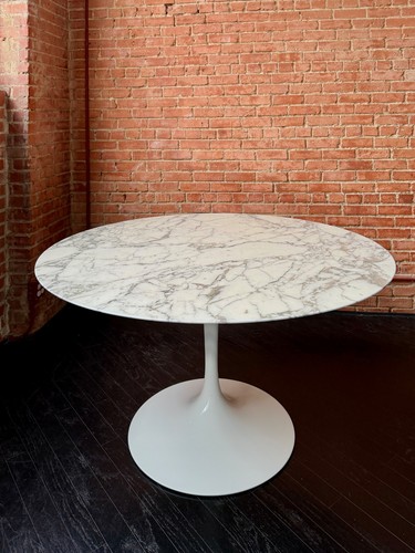 Saarinen arabescato marble - 54",