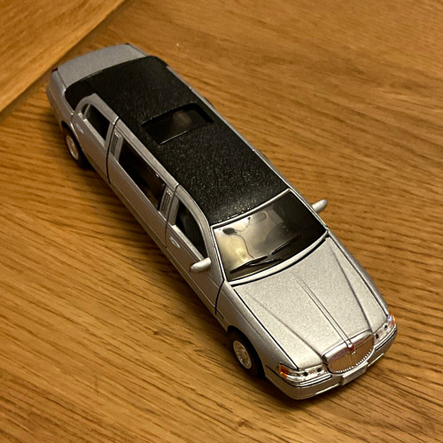 Kinsmart 1999 lincoln town - kinsmart:,