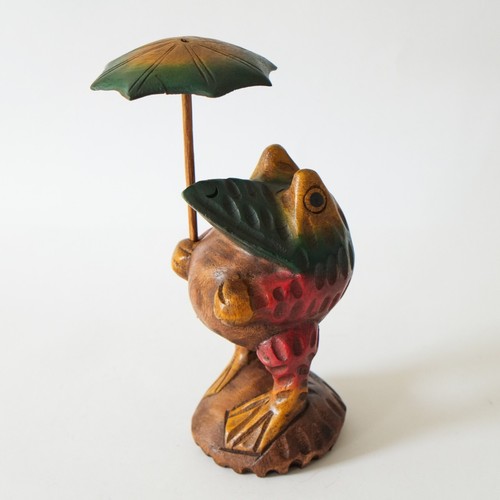Wooden raintree frog gnome - wooden,