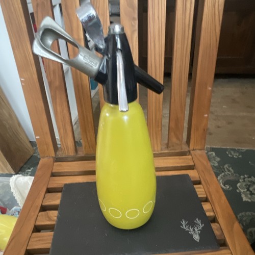 Vintage yellow metal soda - yellow,