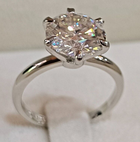 Round cut moissanite - cut,